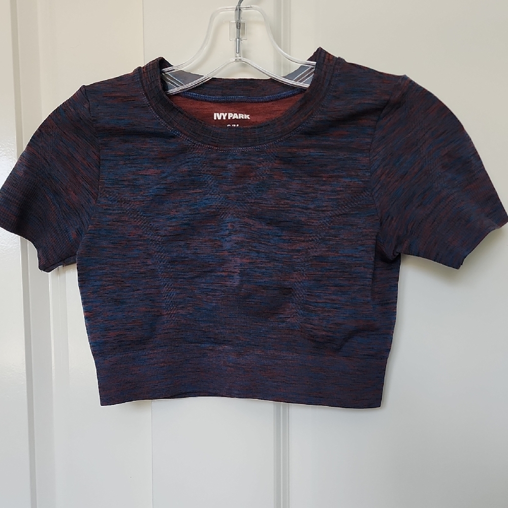 IVY PARK Dark Blue and Red Short Sleeve Crop Tee